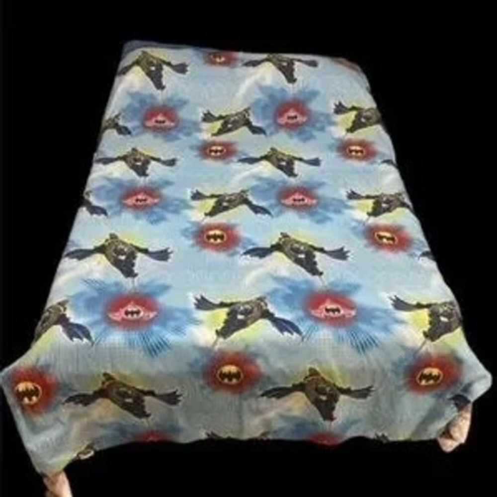 Batman‎ Flat Sheet Twin Swinging Logo